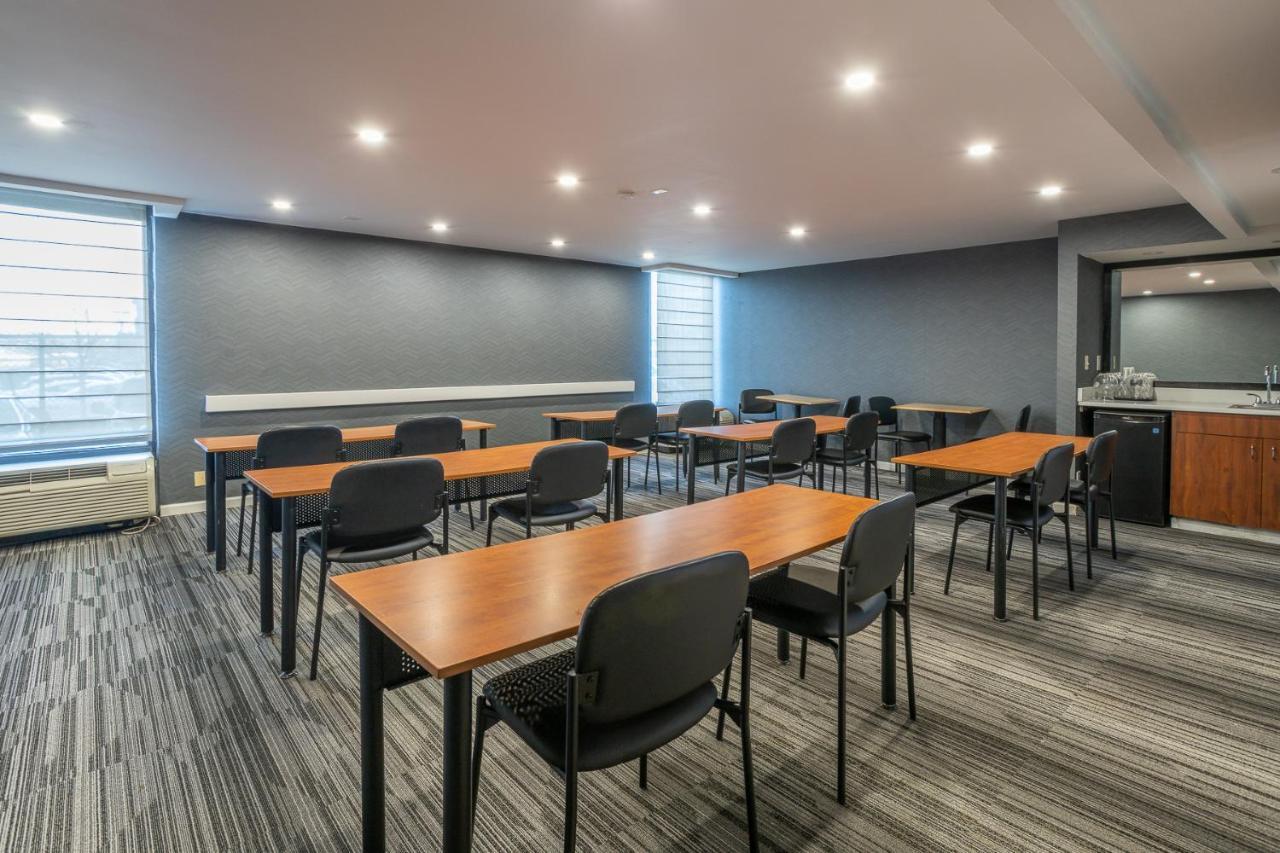 Hotel Express - Newark Airport - By Ihg Elizabeth