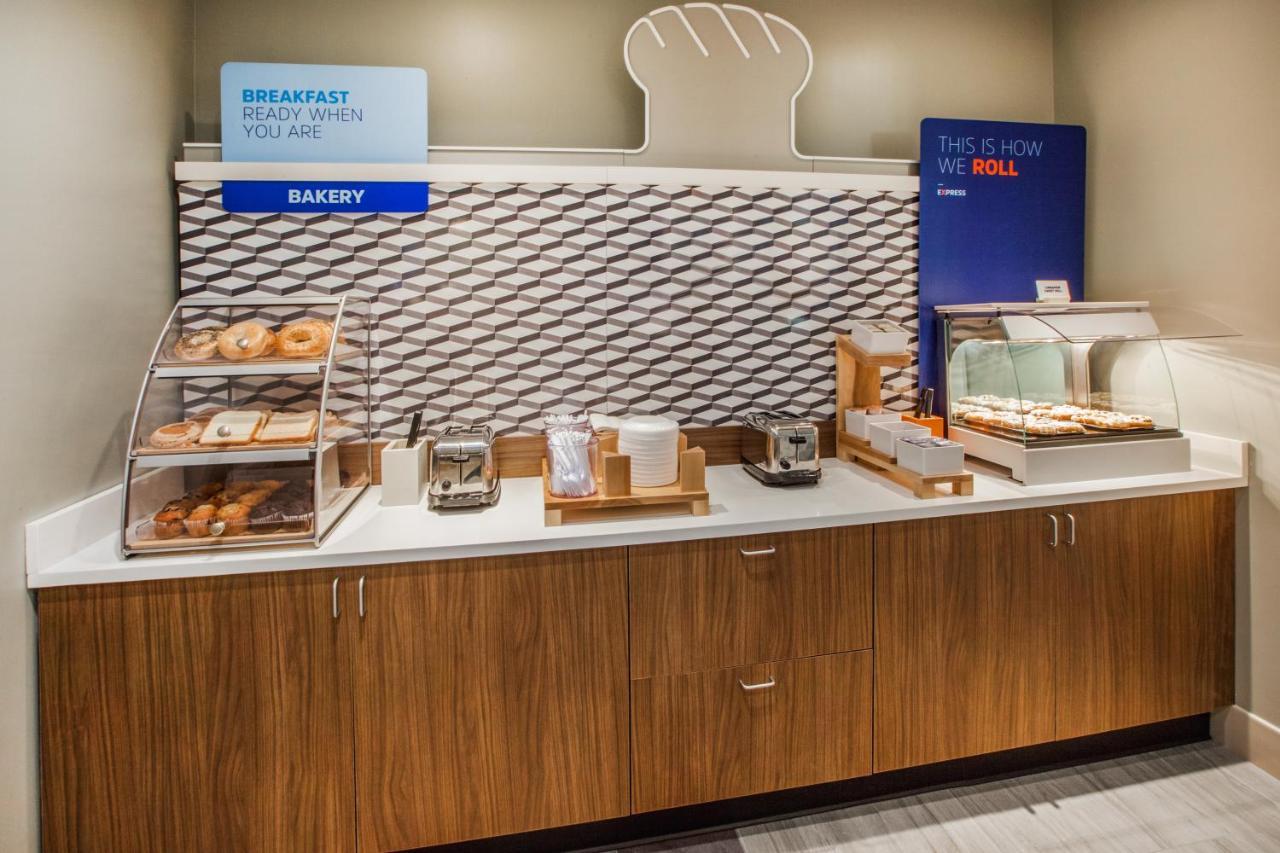 Express - Newark Airport - By Ihg Hotel 3*