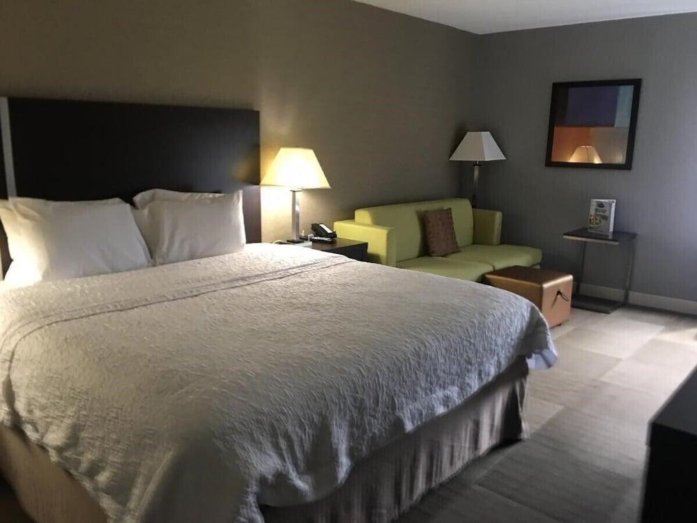 Express - Newark Airport - By Ihg Hotel