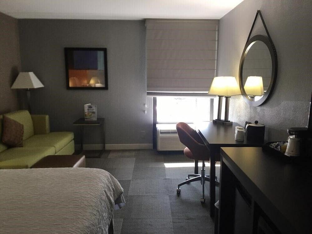 Express - Newark Airport - By Ihg