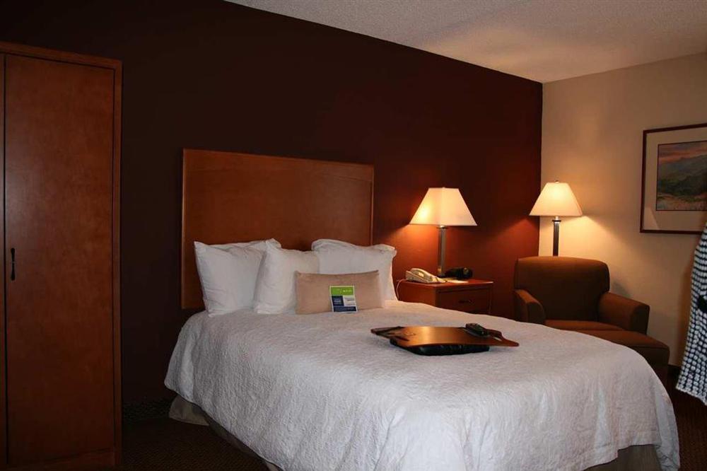 Hotel Express - Newark Airport - By Ihg
