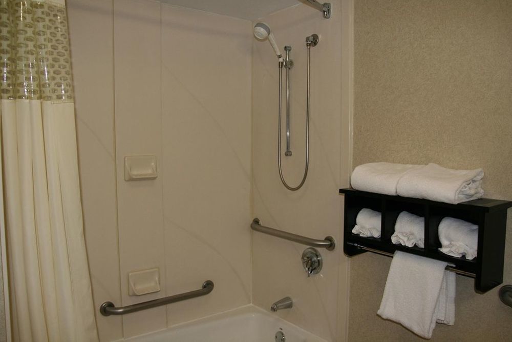 Hotel Express - Newark Airport - By Ihg
