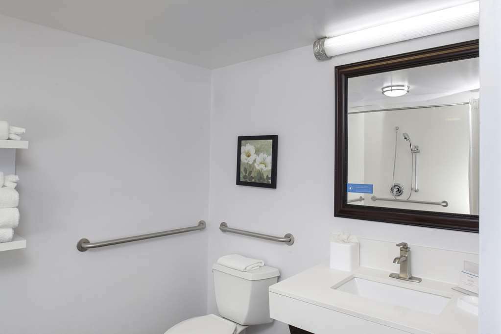 Express - Newark Airport - By Ihg Hotel 3*
