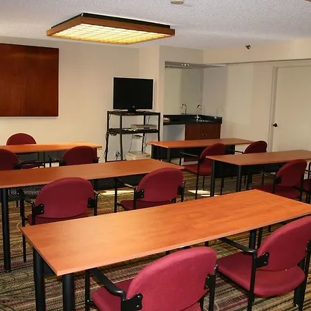 Holiday Inn Express - Newark Airport - Elizabeth By Ihg 