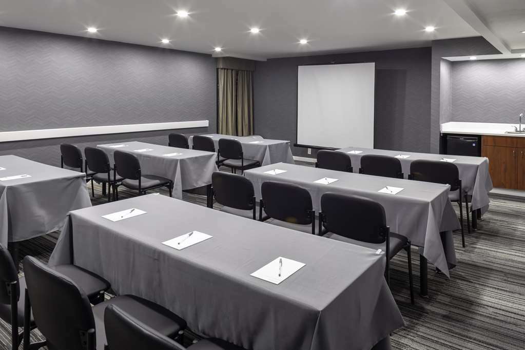 Hotel Express - Newark Airport - By Ihg
